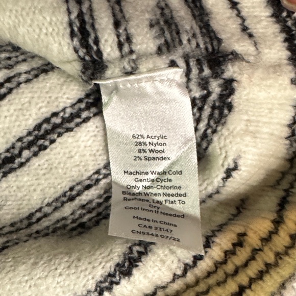 Talbots Cream and Black Turtleneck Sweater - Picture 5 of 5